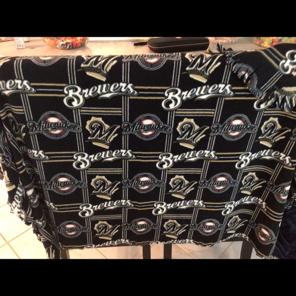 Milwaukee Brewers decorative fringed throw - Picture 4 of 4